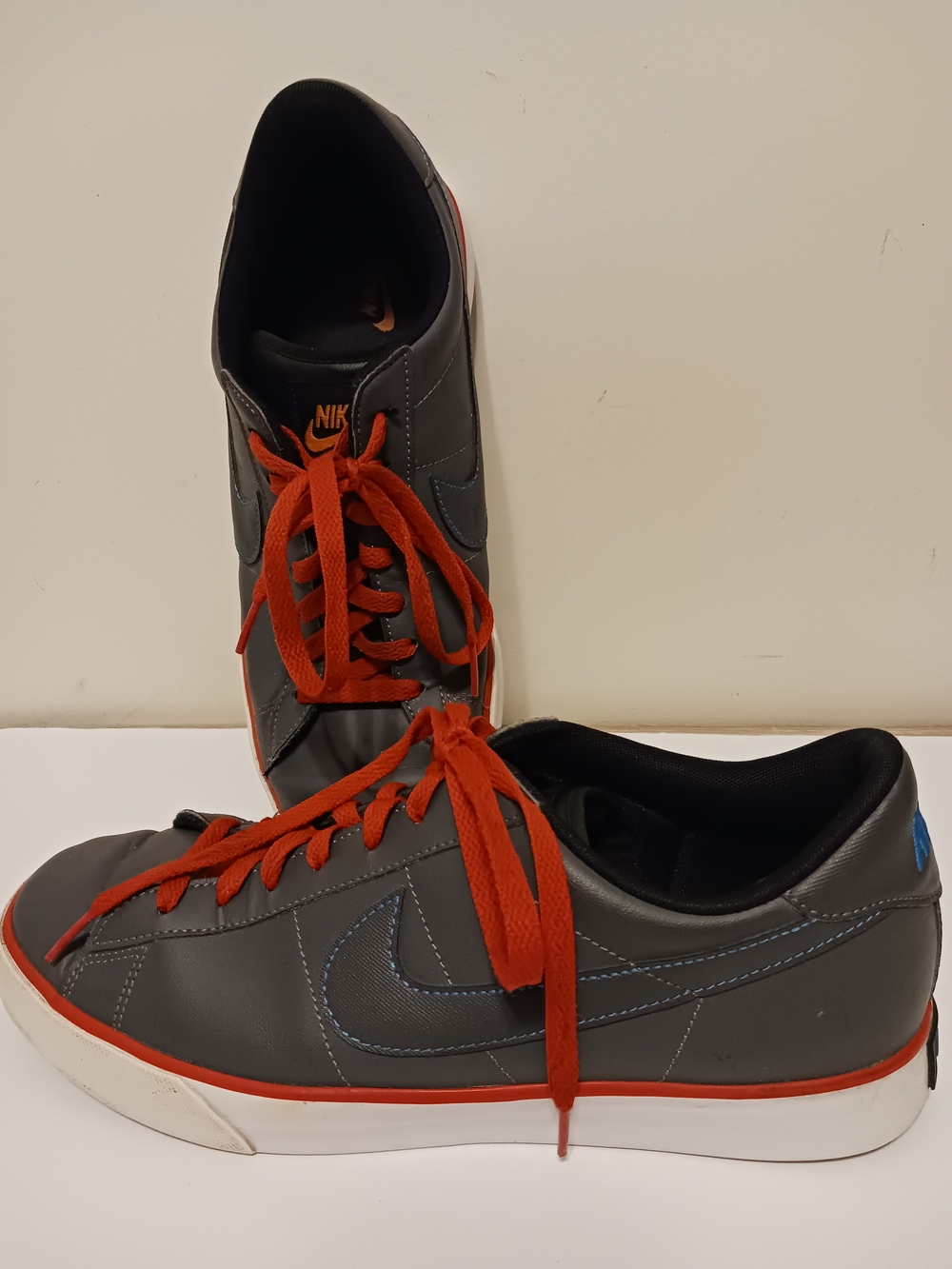 Nike Sweet Classic Low Gray/Red Laces Leather Sneakers Men's 11